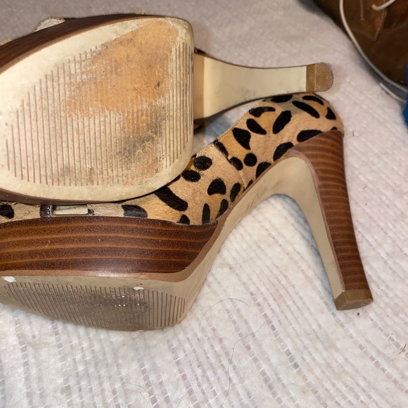 Steve Madden leopard print heeled dress shoes. Size 7.5 M. - Picture 6 of 8
